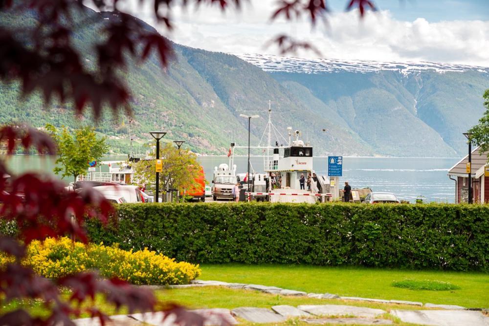 Walaker Hotel Solvorn Exterior foto